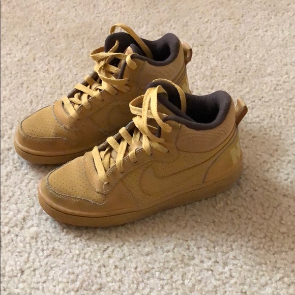 Nike Other - BOYS - Nike Sneakers - Like New /Size 4